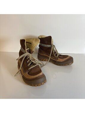 Gosh Ankle Boots Womens Size 7.5 Lace Up Stitched Leather Upper Rubber Sole